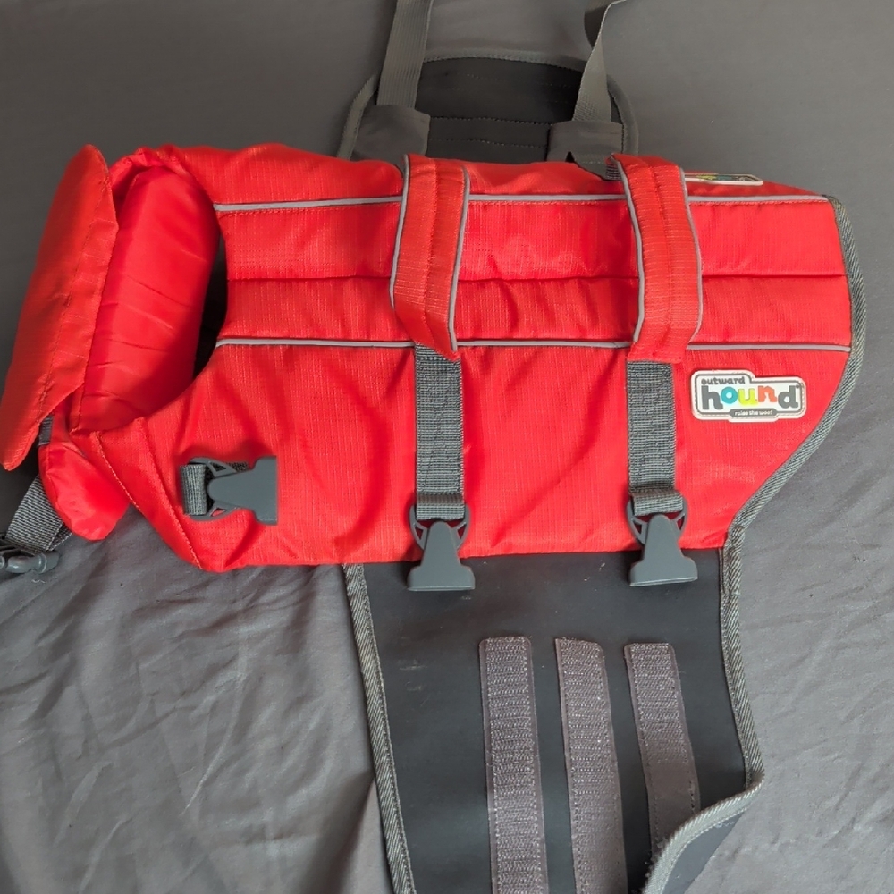 Outward Hound Red Dog Life Jacket Medium